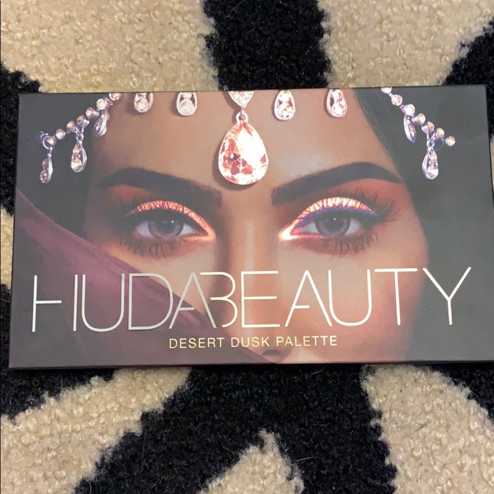 HUDA BEAUTY Desert Dusk Palette